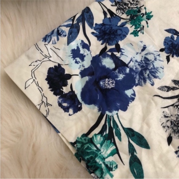 LOFT Floral Miniskirt - Picture 2 of 5